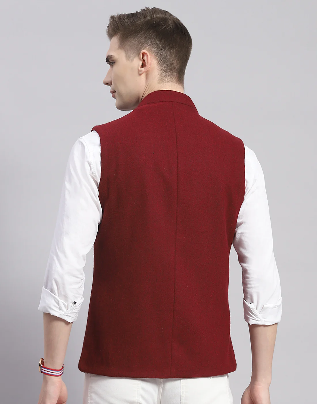 Men Maroon Solid Mandarin Collar Sleeveless Nehru Jacket - Image 5