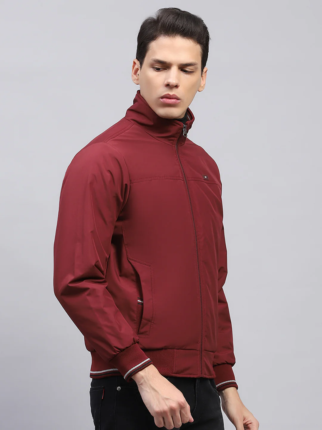 Men Maroon Solid Mock Neck Full Sleeve Jacket - Image 3