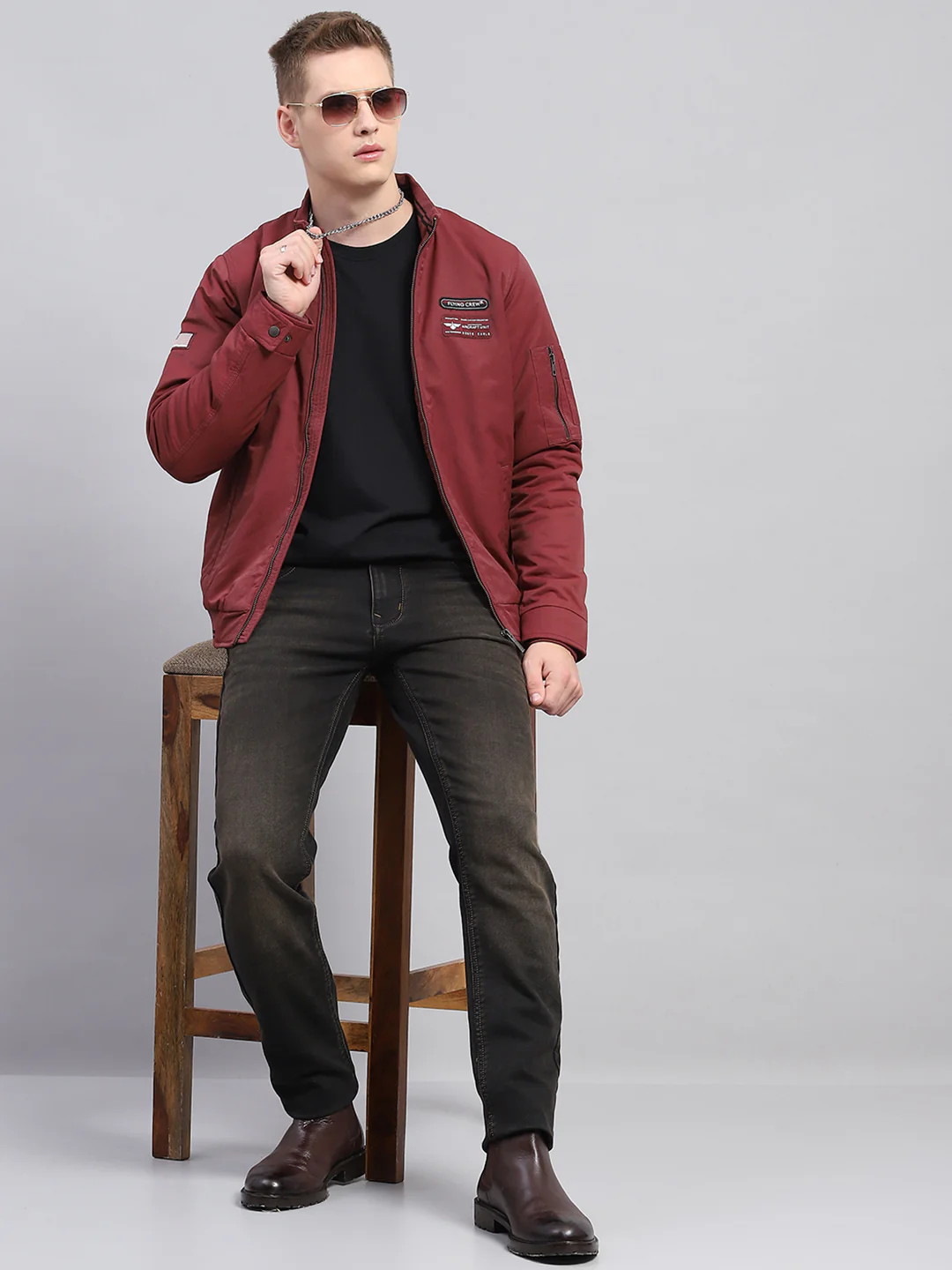 Men Maroon Solid Mock Neck Full Sleeve Jacket - Image 2
