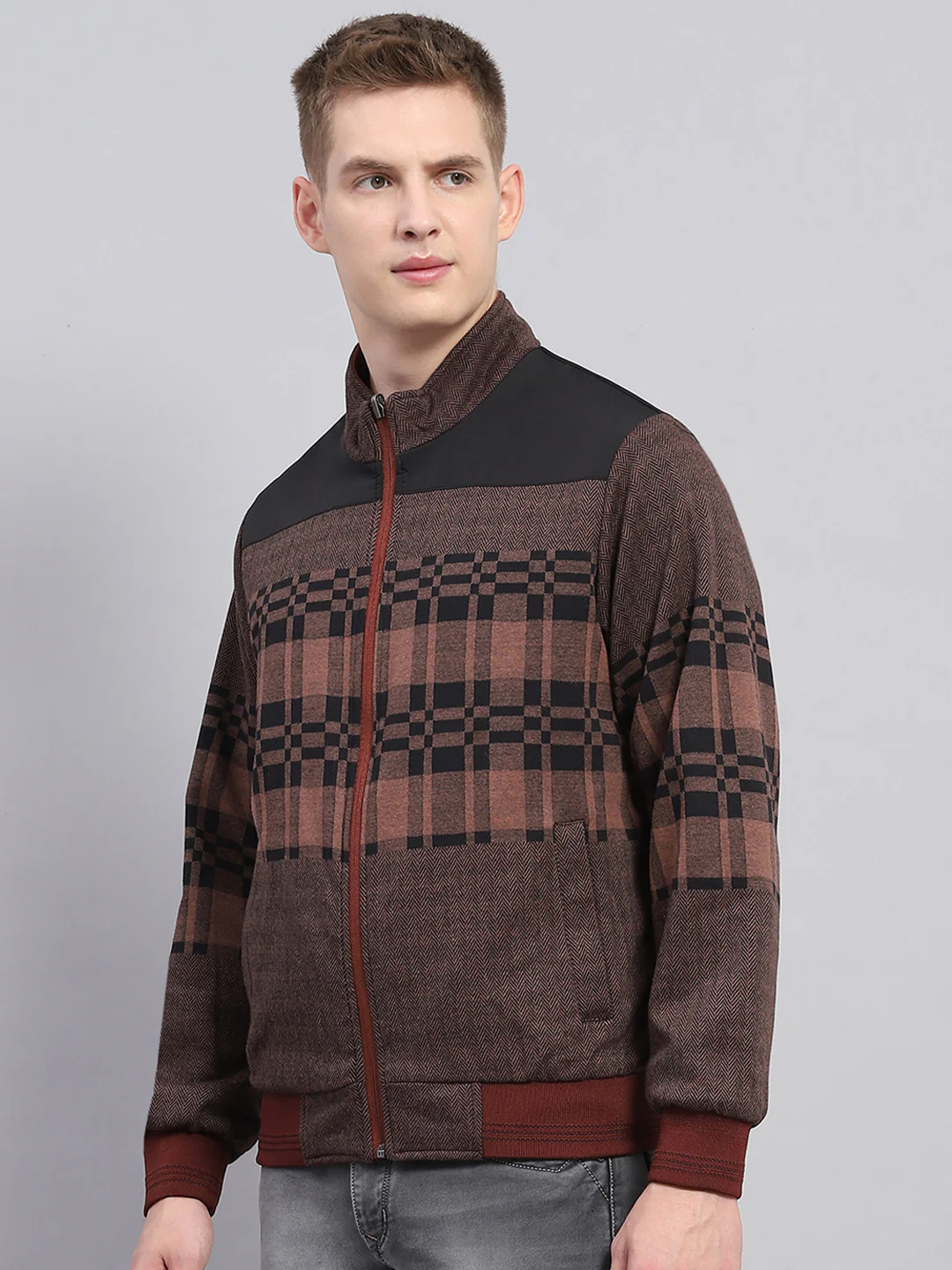 Men Maroon Solid Mock Neck Full Sleeve Jacket - Image 3