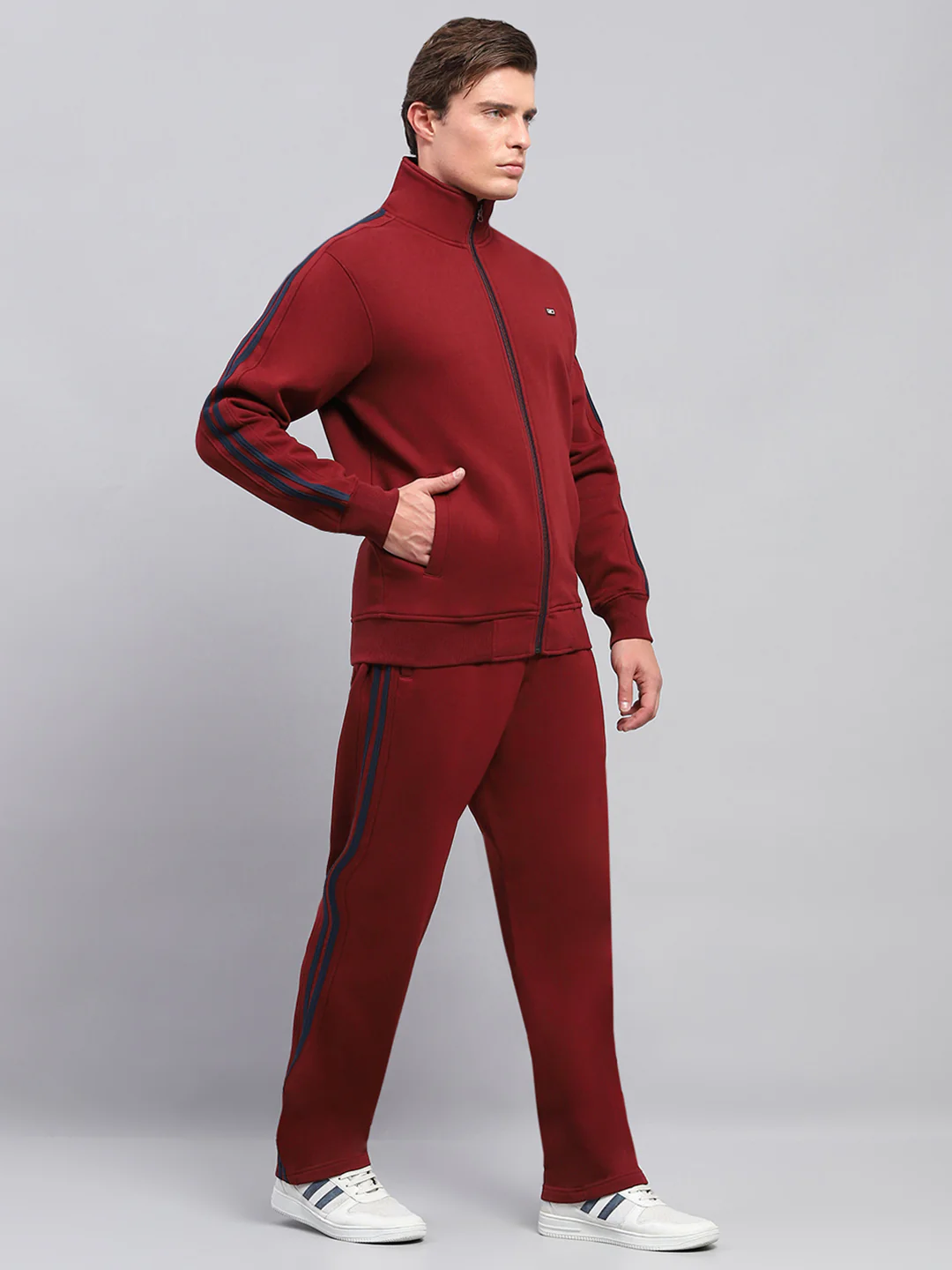 Men Maroon Solid Mock Neck Full Sleeve Winter Tracksuit - Image 4