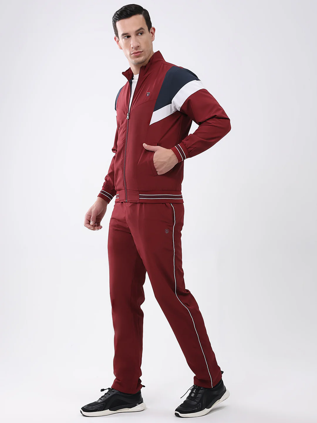 Men Maroon Solid Mock Neck Full Sleeve Winter Tracksuit - Image 3