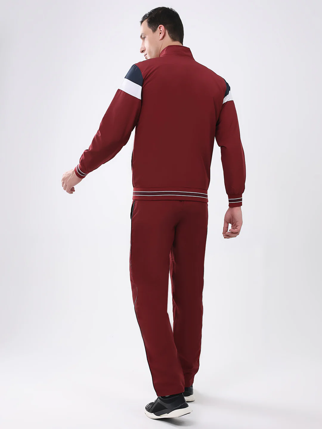 Men Maroon Solid Mock Neck Full Sleeve Winter Tracksuit - Image 5