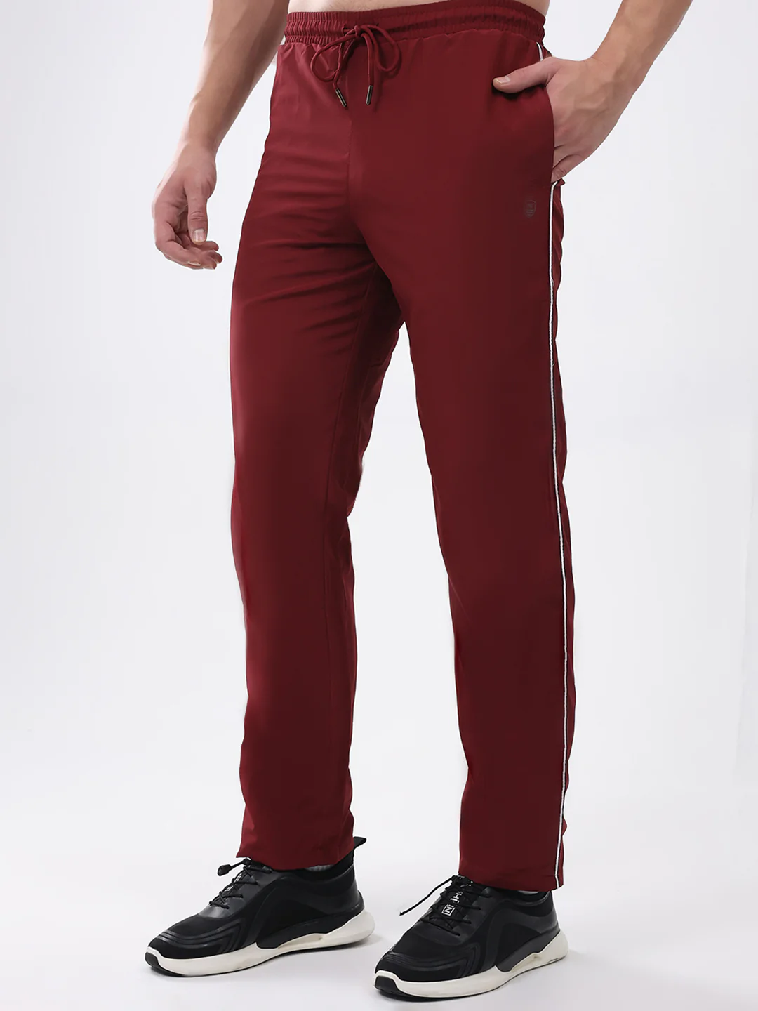 Men Maroon Solid Mock Neck Full Sleeve Winter Tracksuit - Image 7