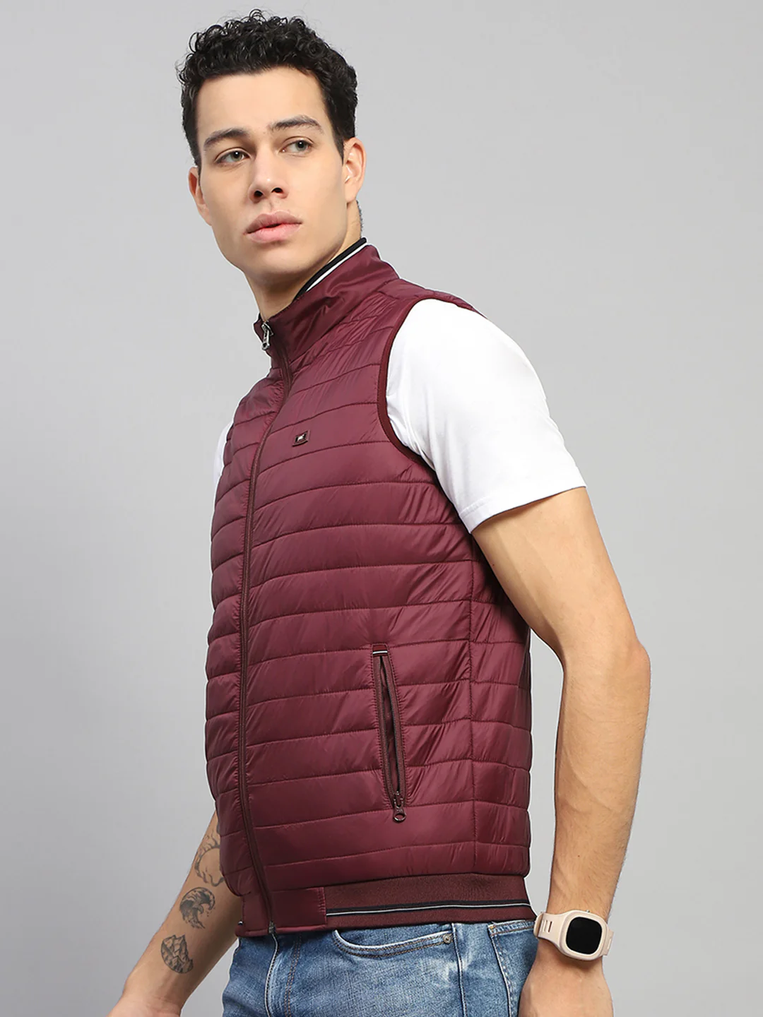 Men Maroon Solid Mock Neck Sleeveless Jacket - Image 3