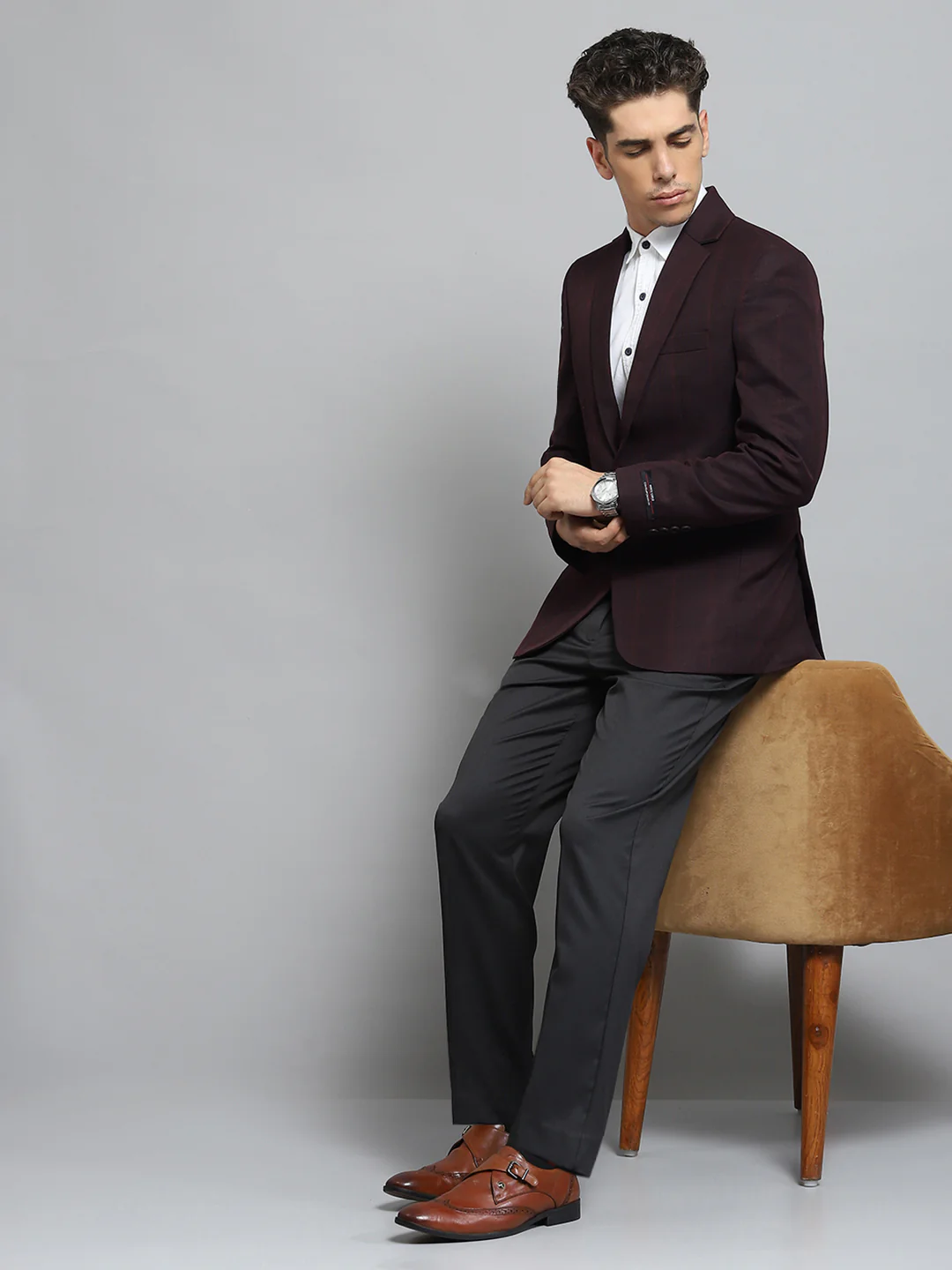 Men Maroon Solid Notch Lapel Collar Full Sleeve Blazer - Image 2