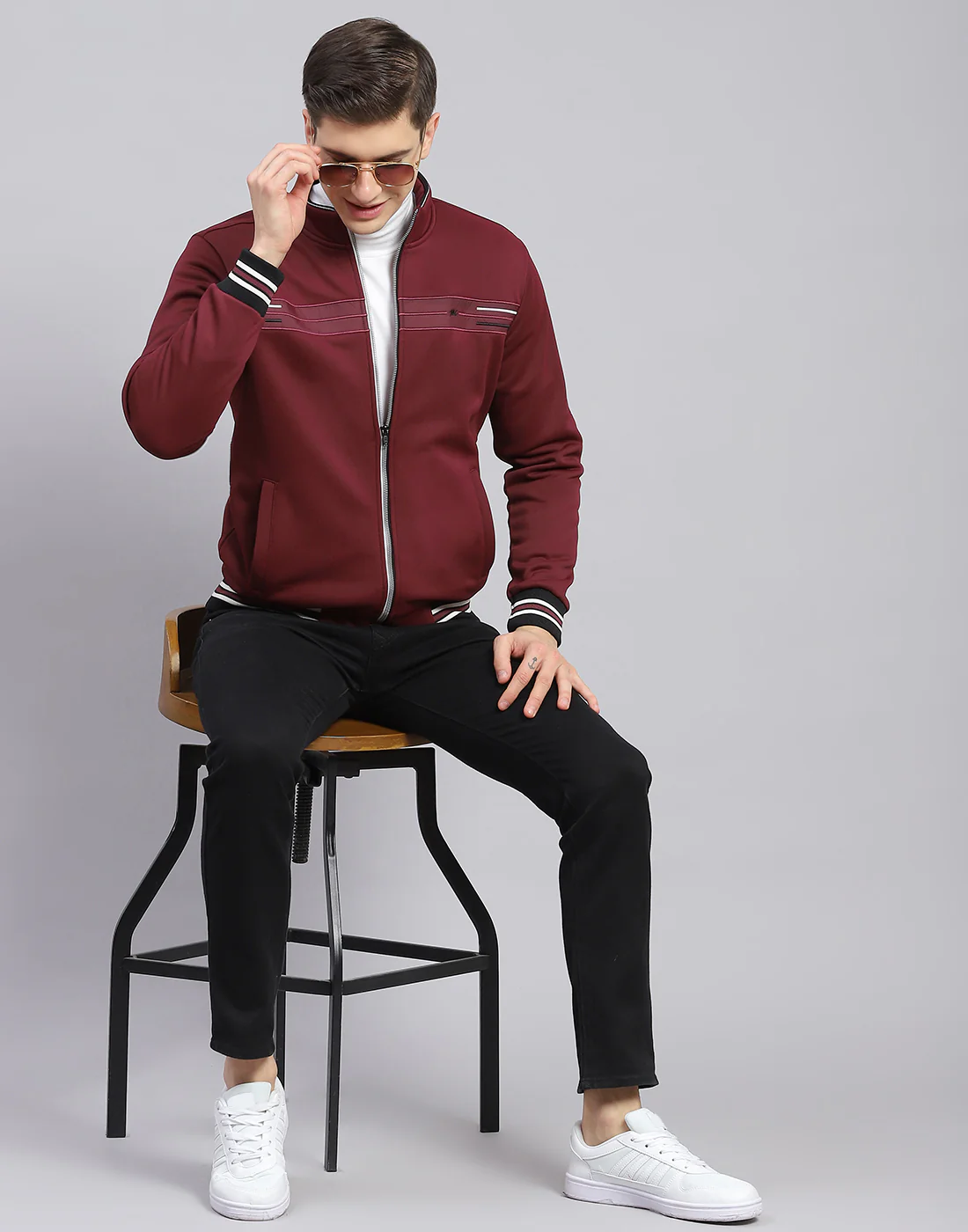 Men Maroon Solid Stand Collar Full Sleeve Sweatshirt