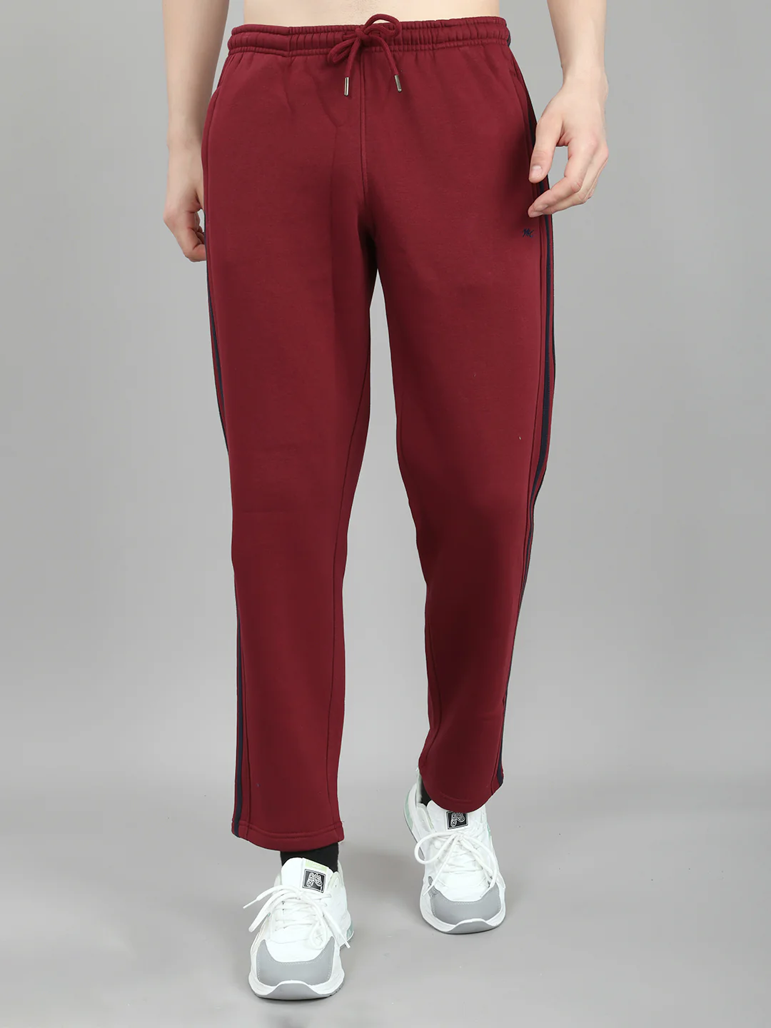 Men Maroon Solid Stand Collar Full Sleeve Winter Tracksuit - Image 6
