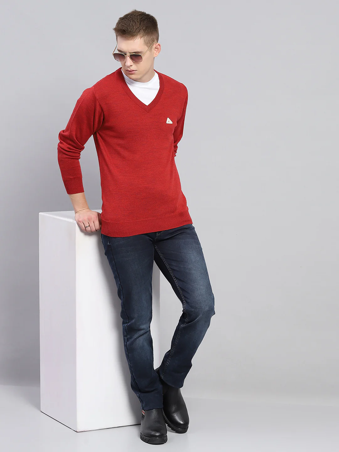 Men Maroon Solid V Neck Full Sleeve Pullover - Image 2