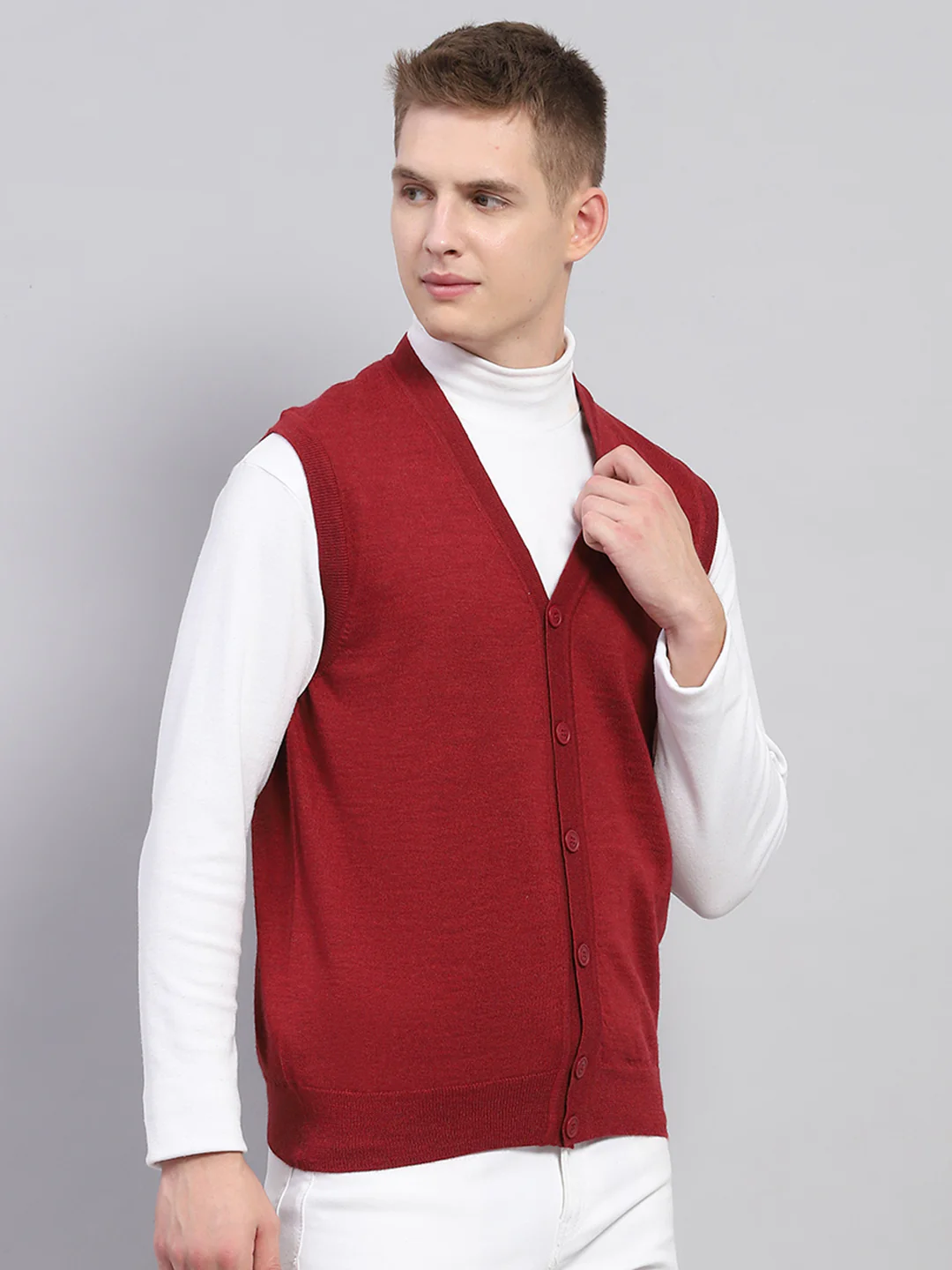 Men Maroon Solid V Neck Sleeveless Cardigan - Image 4
