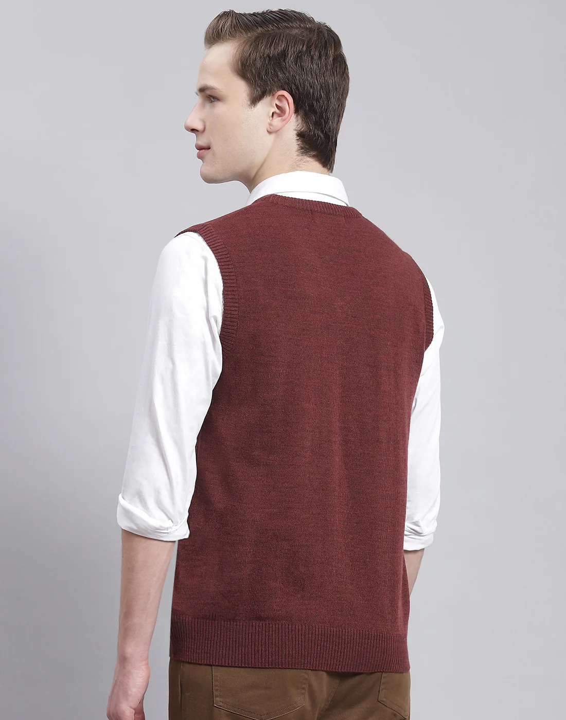 Men Maroon Solid V Neck Sleeveless Sweater - Image 5