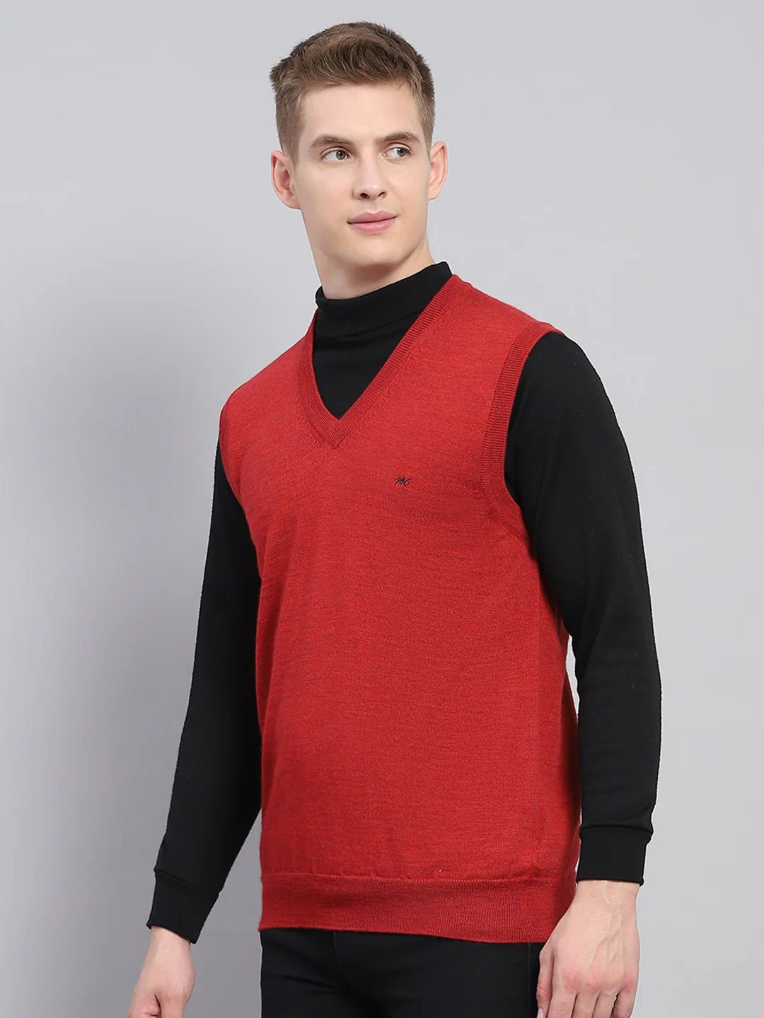 Men Maroon Solid V Neck Sleeveless Sweater - Image 3