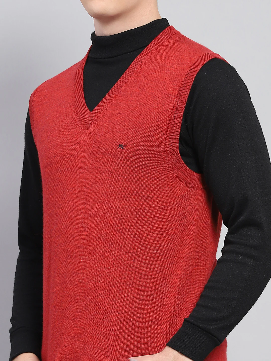 Men Maroon Solid V Neck Sleeveless Sweater - Image 6