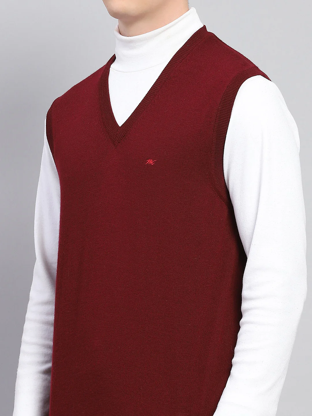 Men Maroon Solid V Neck Sleeveless Sweater - Image 6