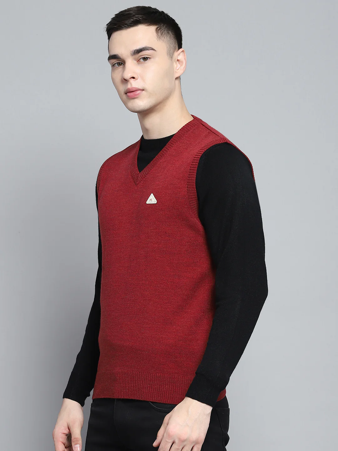 Men Maroon Solid V Neck Sleeveless Sweater - Image 3