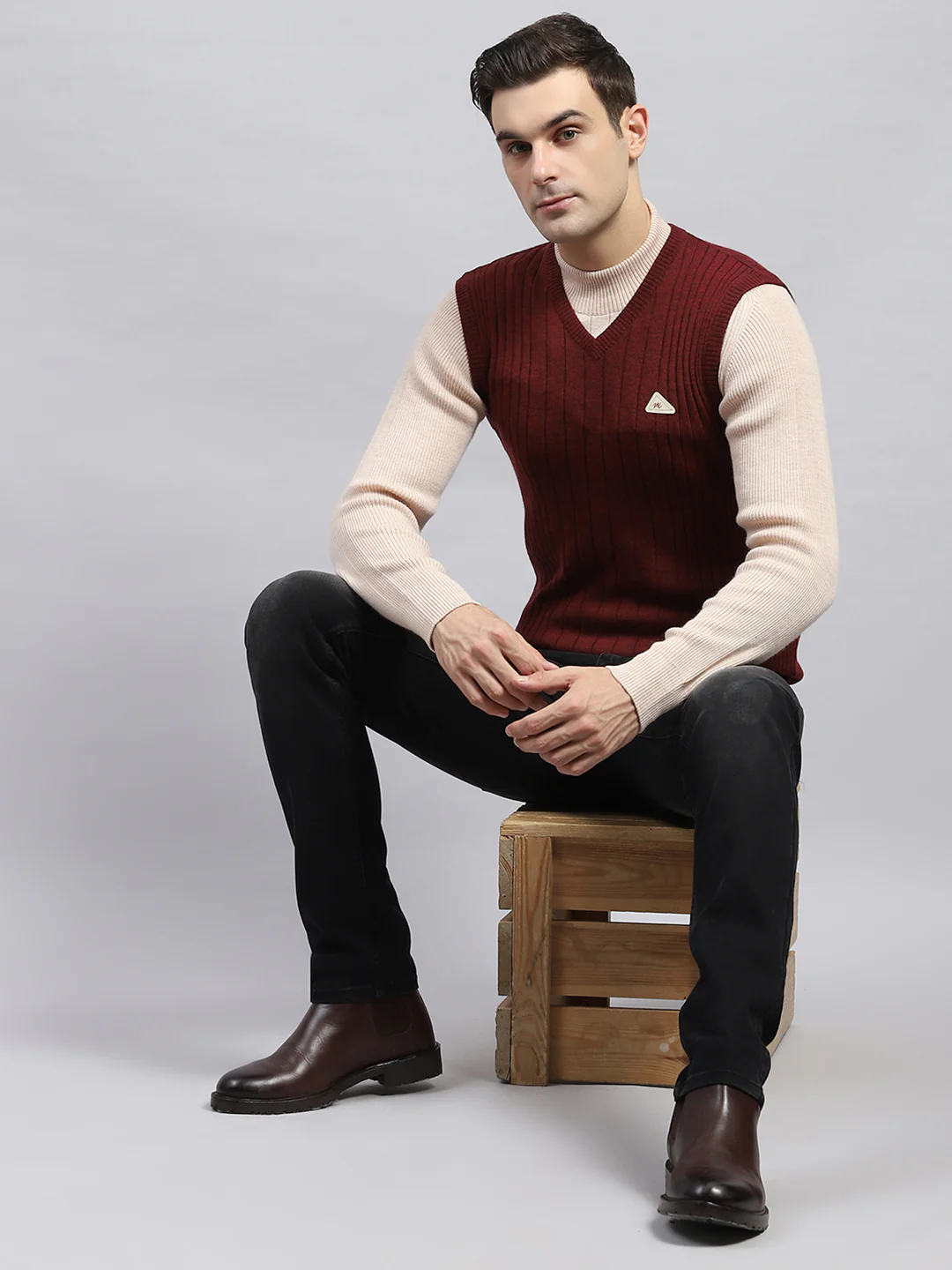 Men Maroon Solid V Neck Sleeveless Sweater - Image 2