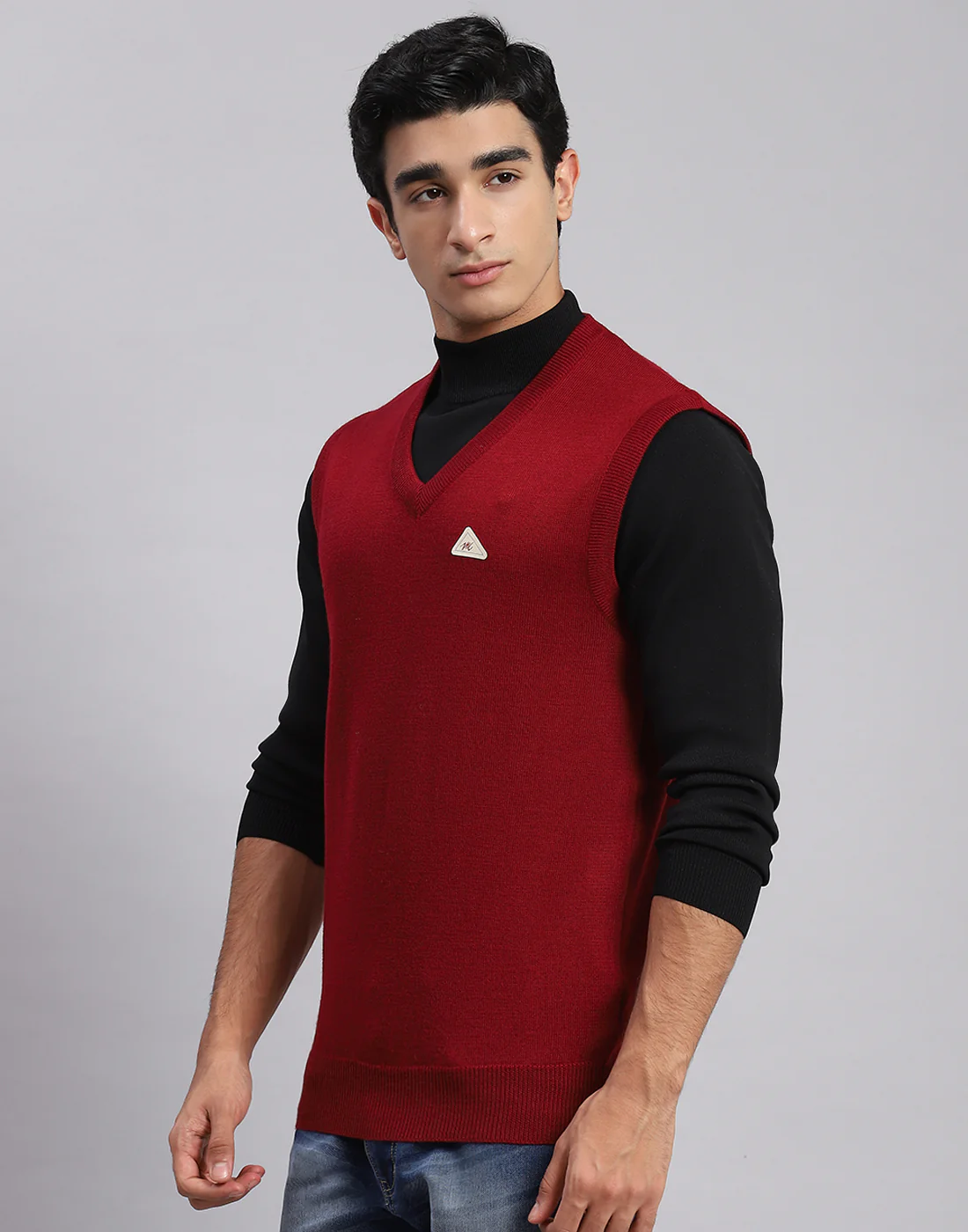 Men Maroon Solid V Neck Sleeveless Sweaters/Pullovers - Image 2