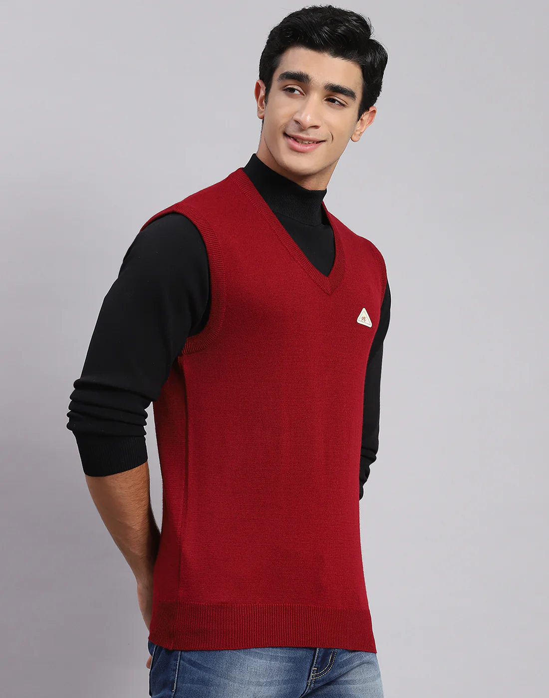 Men Maroon Solid V Neck Sleeveless Sweaters/Pullovers - Image 3