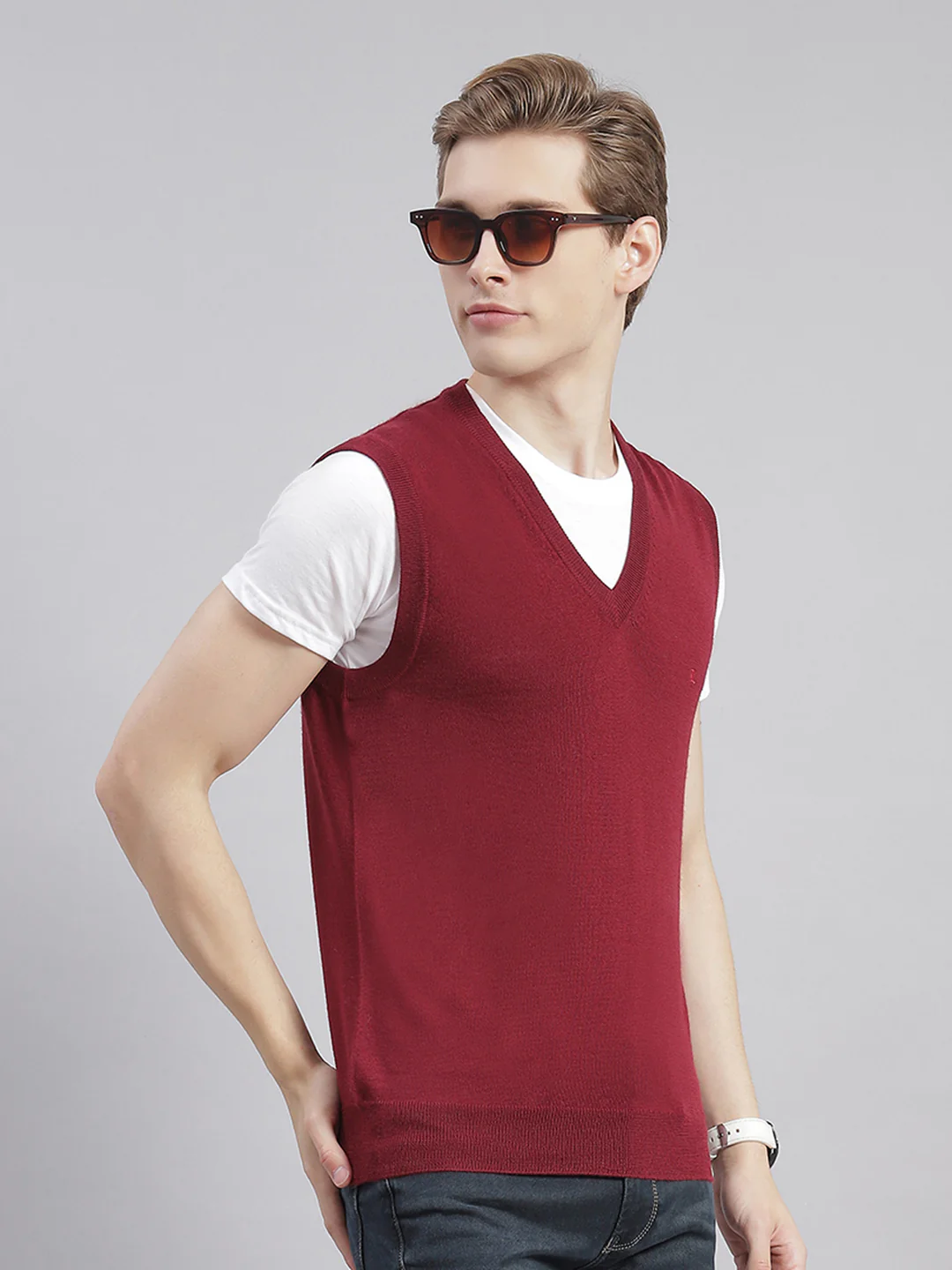 Men Maroon Solid V Neck Sleeveless Sweaters/Pullovers - Image 5