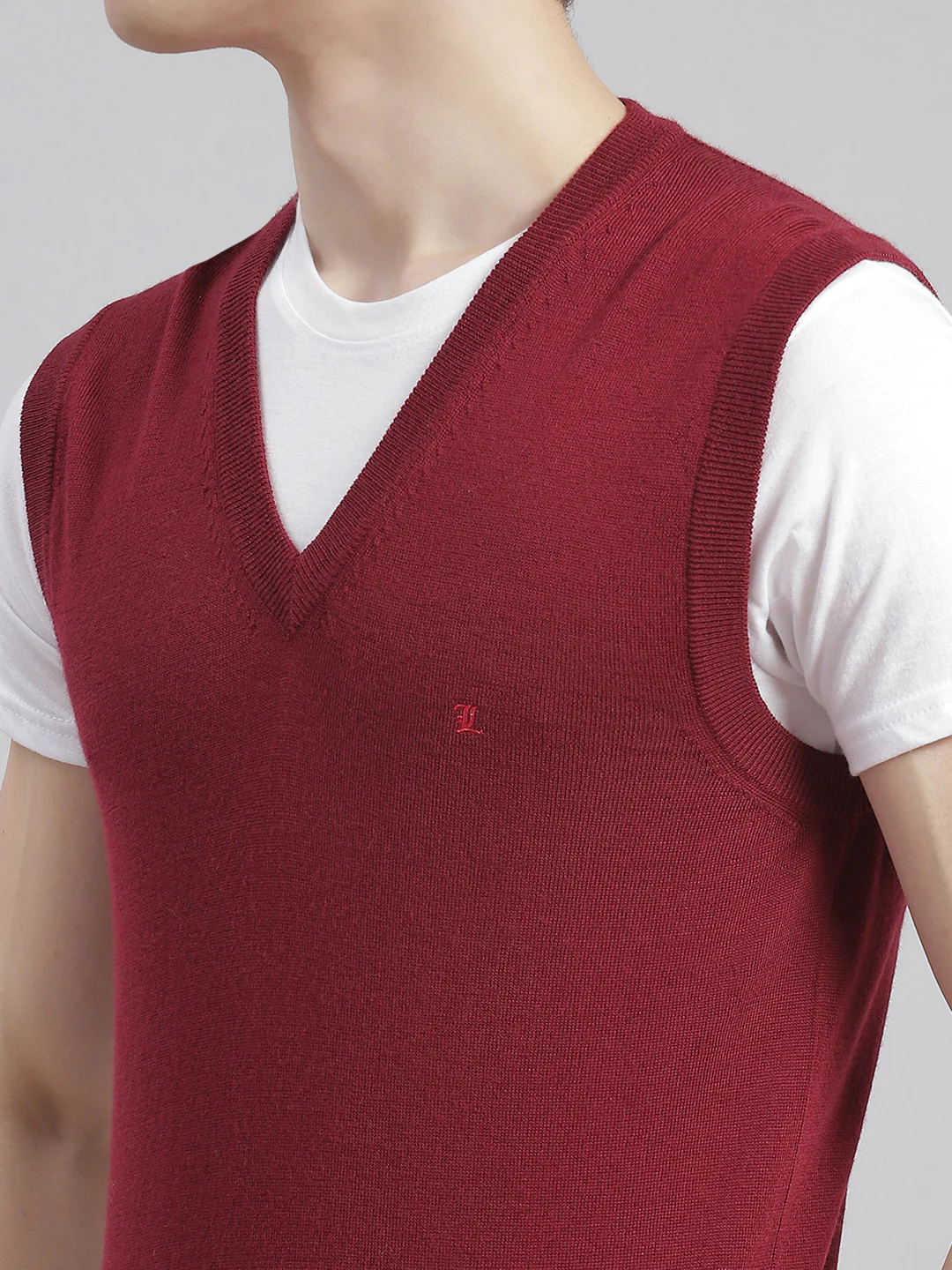 Men Maroon Solid V Neck Sleeveless Sweaters/Pullovers - Image 7