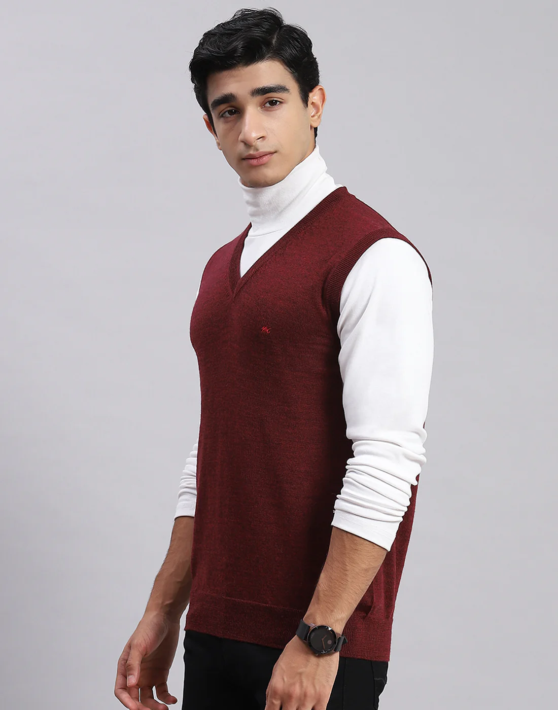 Men Maroon Solid V Neck Sleeveless Sweaters/Pullovers - Image 3
