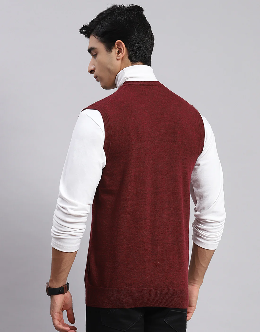 Men Maroon Solid V Neck Sleeveless Sweaters/Pullovers - Image 5