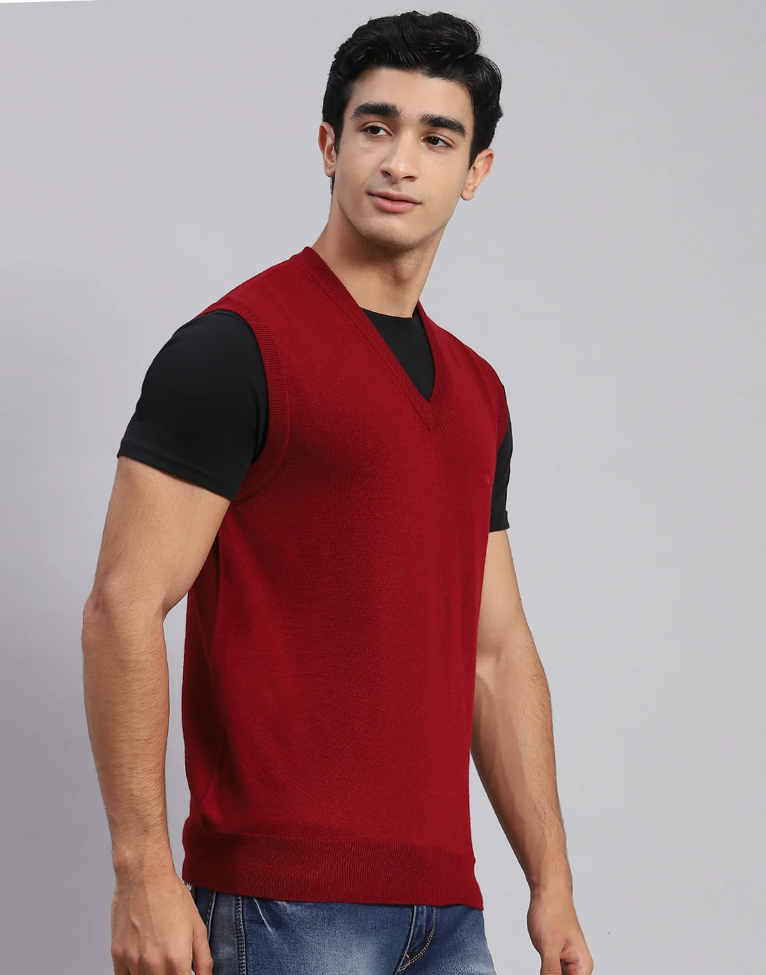 Men Maroon Solid V Neck Sleeveless Sweaters/Pullovers - Image 4