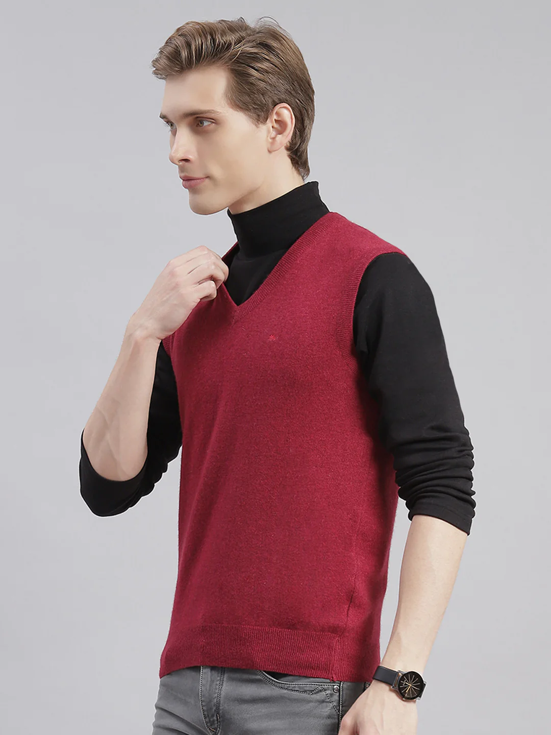 Men Maroon Solid V Neck Sleeveless Sweaters/Pullovers - Image 3