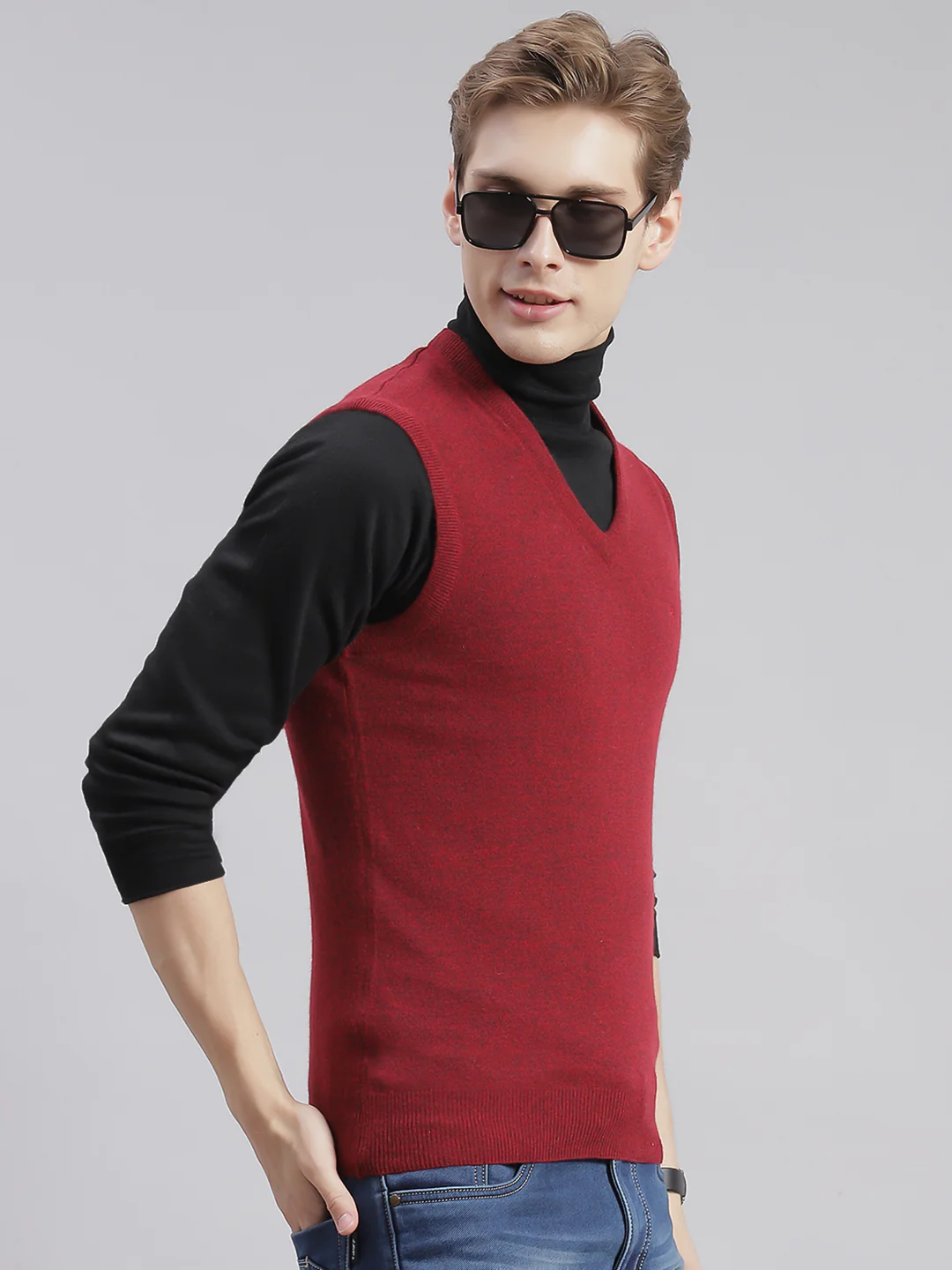 Men Maroon Solid V Neck Sleeveless Sweaters/Pullovers - Image 4