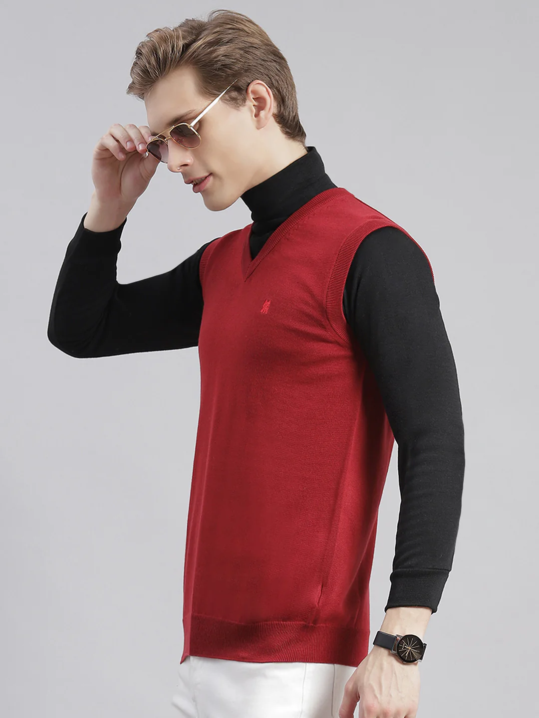 Men Maroon Solid V Neck Sleeveless Sweaters/Pullovers - Image 3