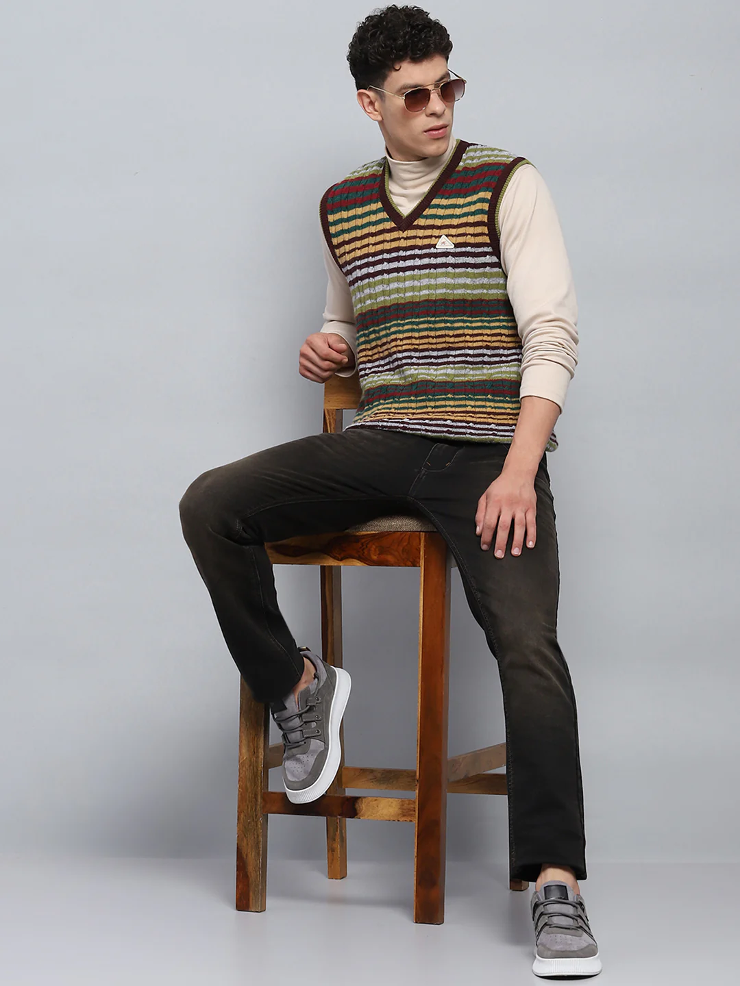 Men Multicolor Stripe V Neck Sleeveless Sweater - Image 2