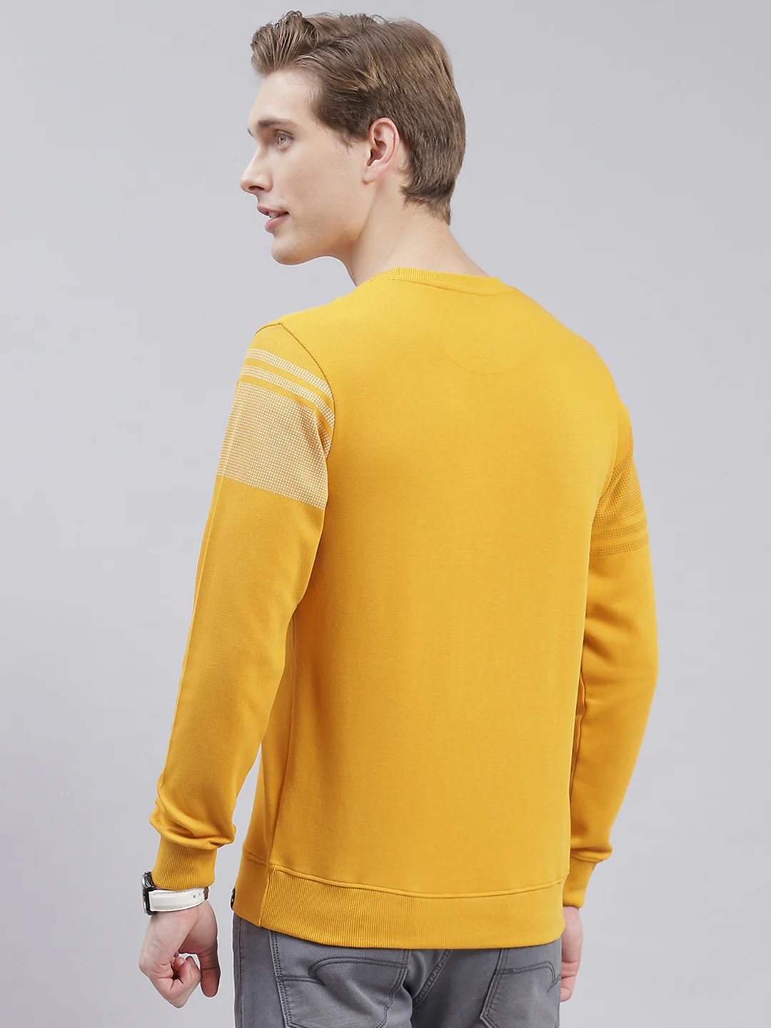 Men Mustard Printed Round Neck Full Sleeve Sweatshirts - Image 5