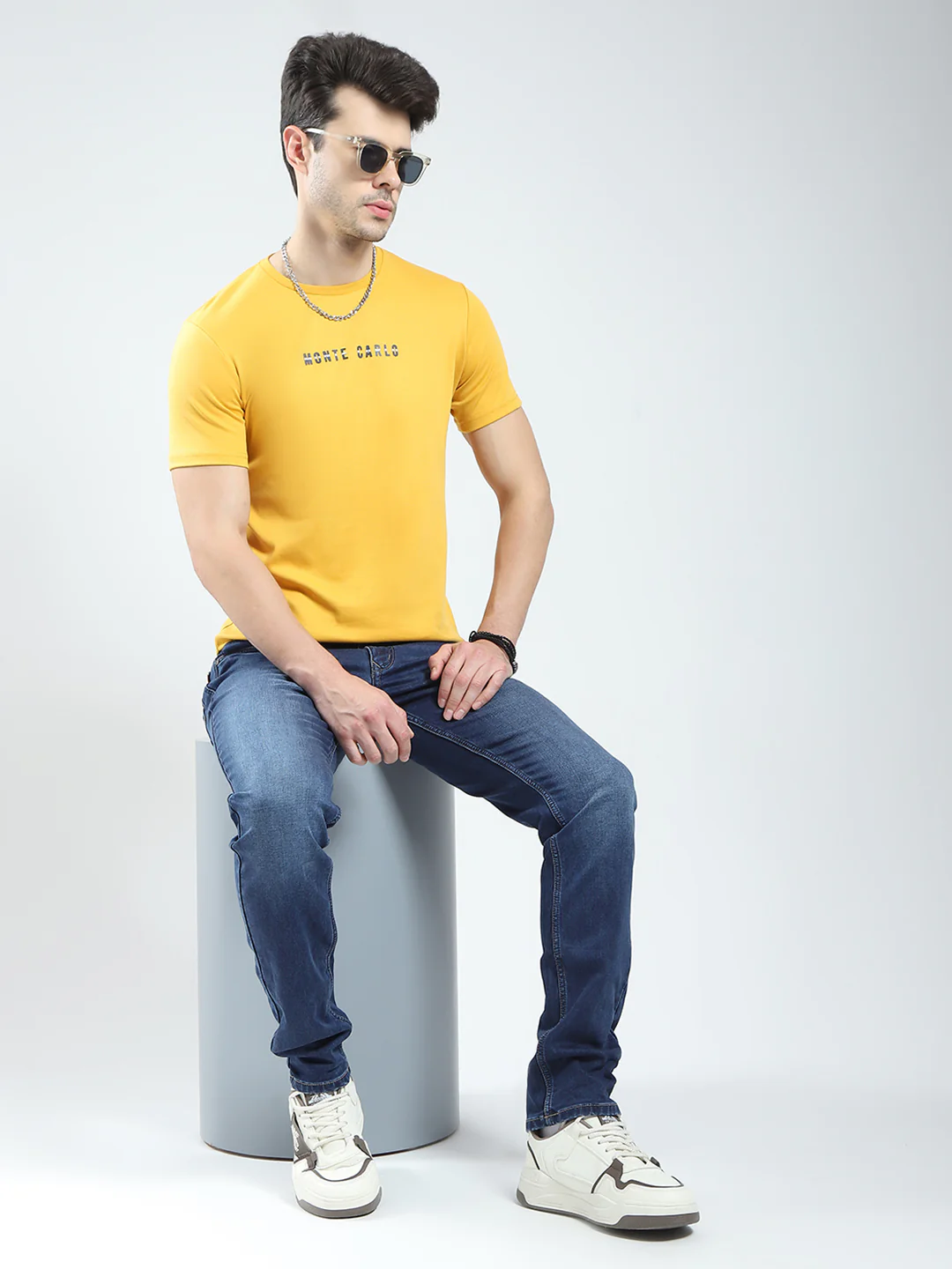 Men Mustard Solid Round Neck Half Sleeve T-Shirt - Image 2