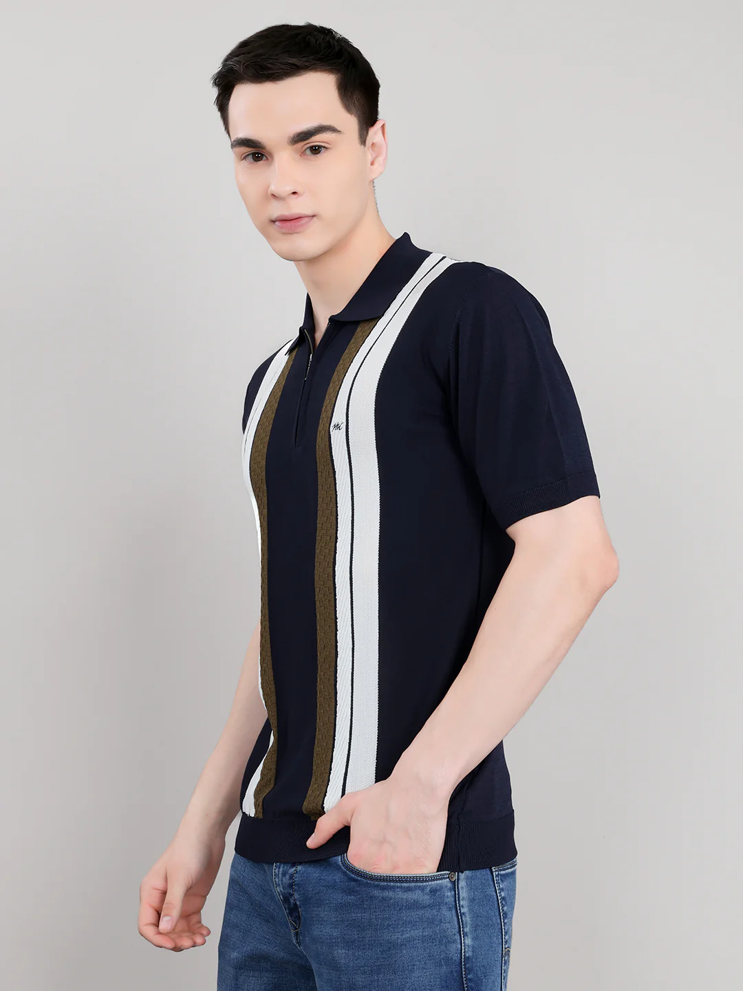 Men Navy Blue Intarsia Collar Half Sleeve T-Shirt - Image 2
