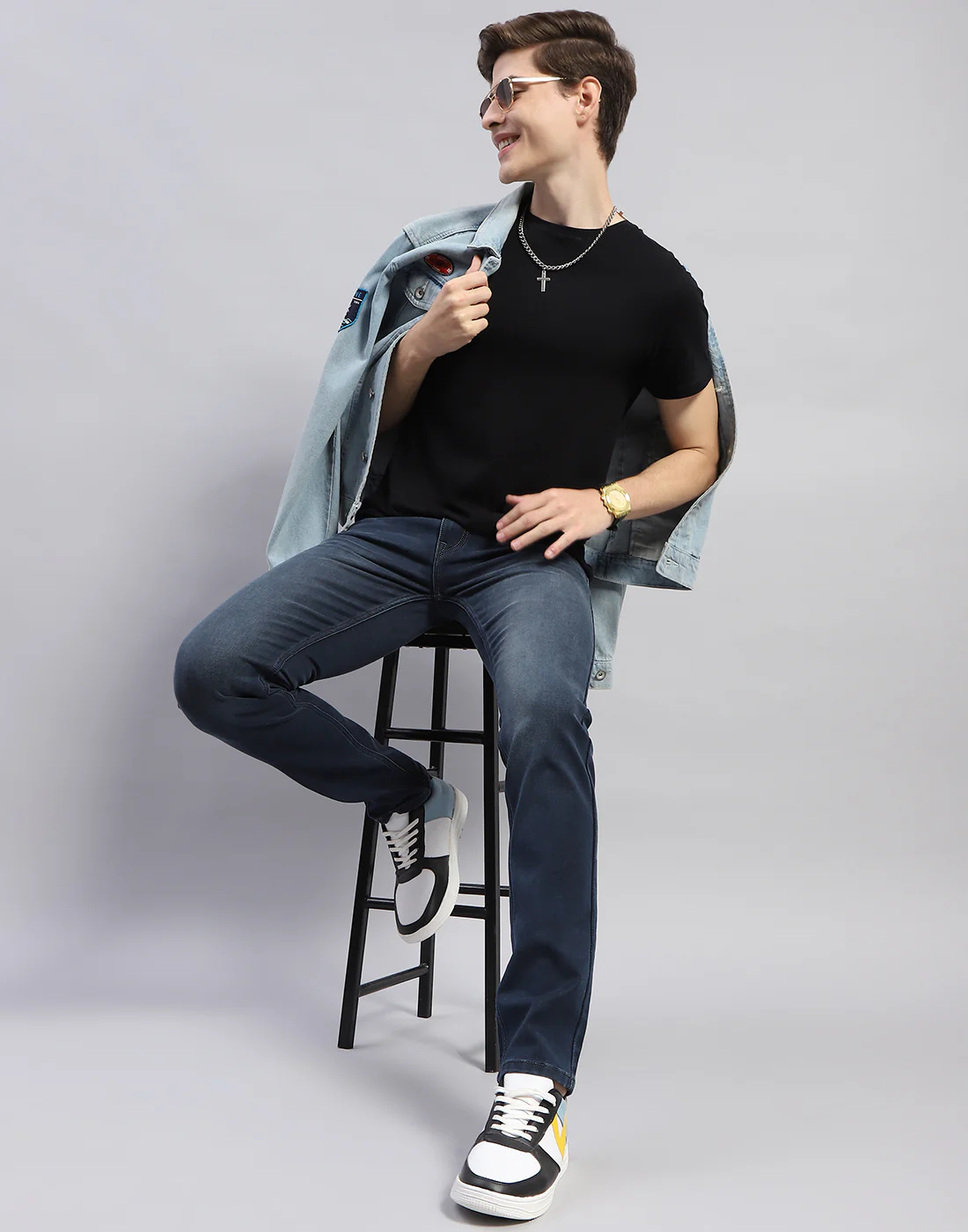 Men Navy Blue Light Wash Narrow Fit Denim - Image 2