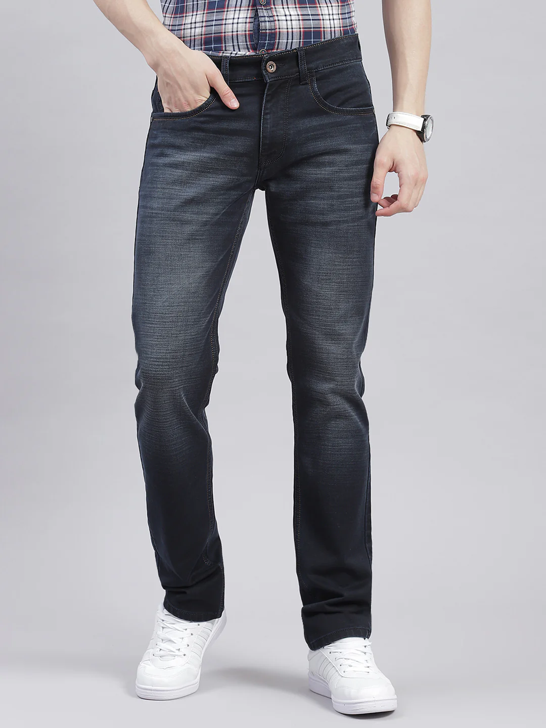 Men Navy Blue Light Wash Narrow Fit Denims - Image 2