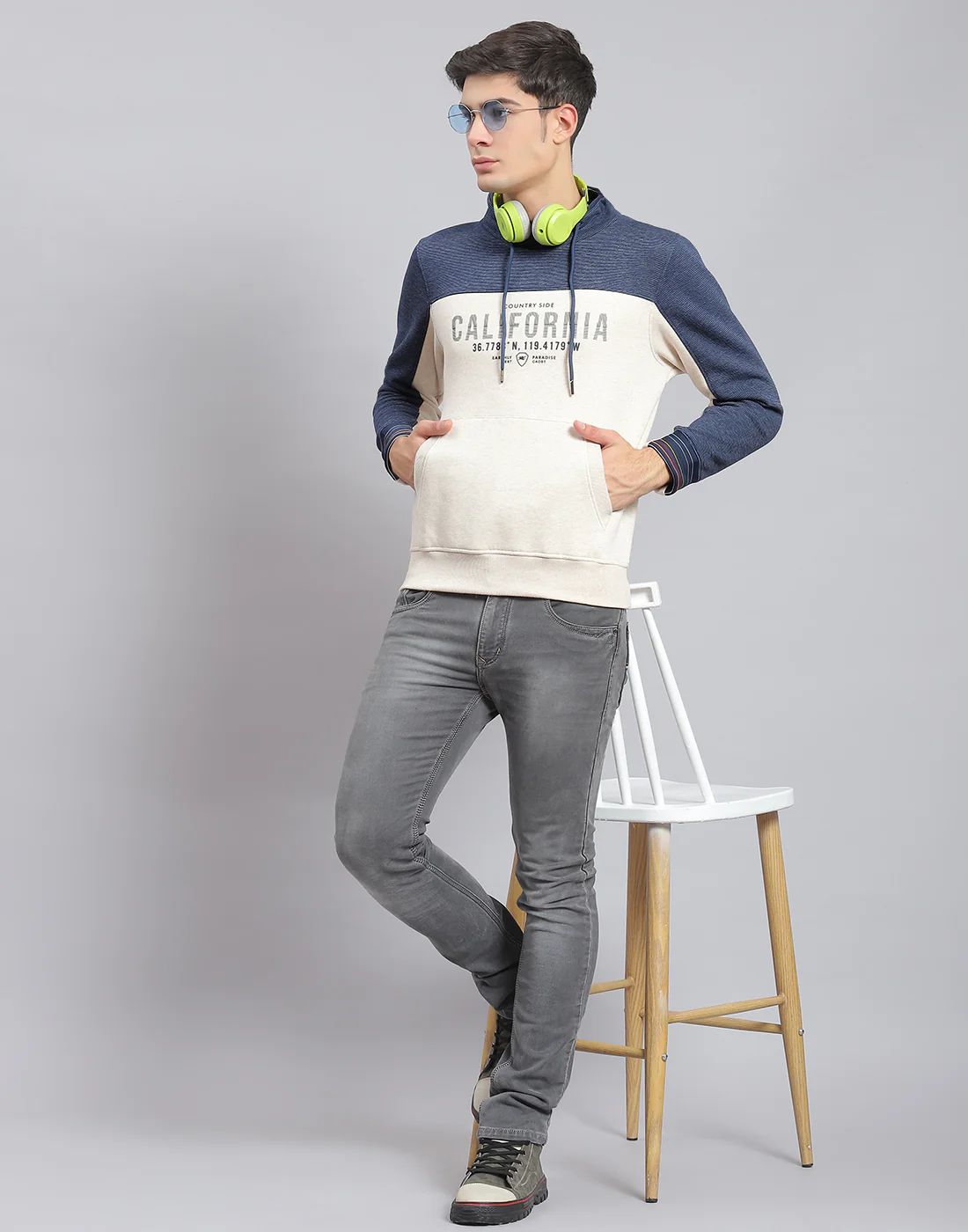 Men Navy Blue Printed F Neck Full Sleeve Sweatshirt - Image 2