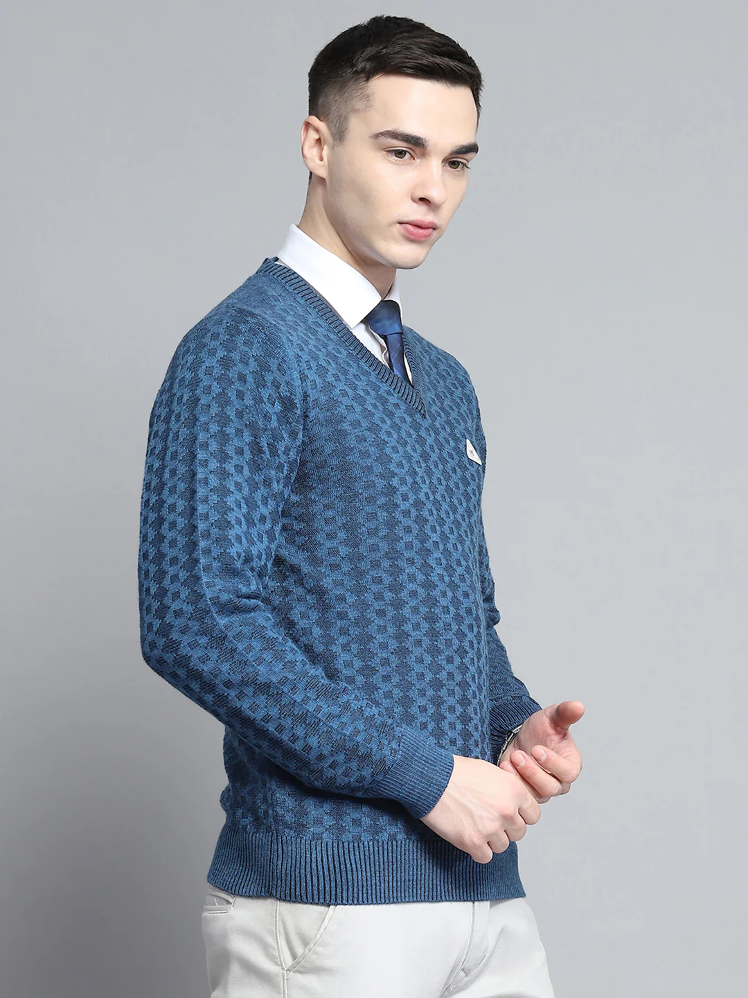 Men Navy Blue Self Design V Neck Full Sleeve Pullover - Image 4