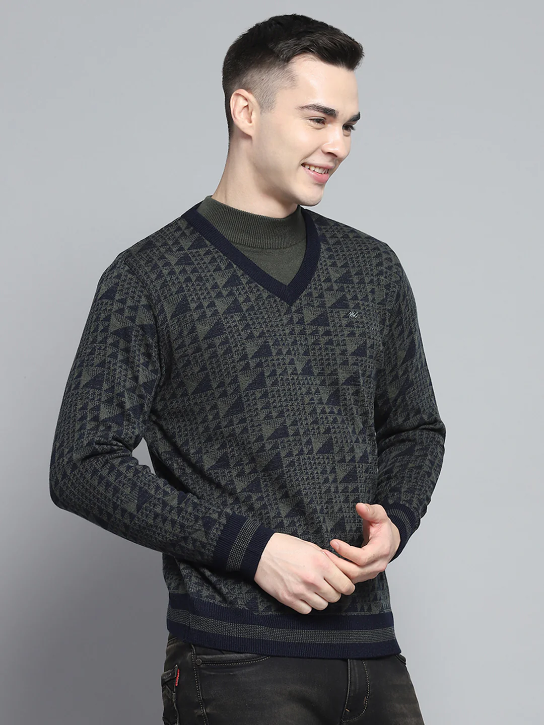 Men Navy Blue Self Design V Neck Full Sleeve Pullover - Image 4