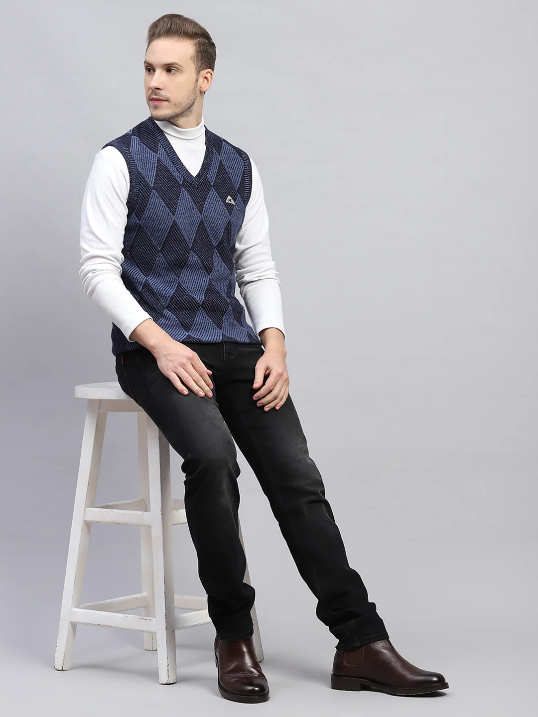 Men Navy Blue Self Design V Neck Sleeveless Sweater - Image 2