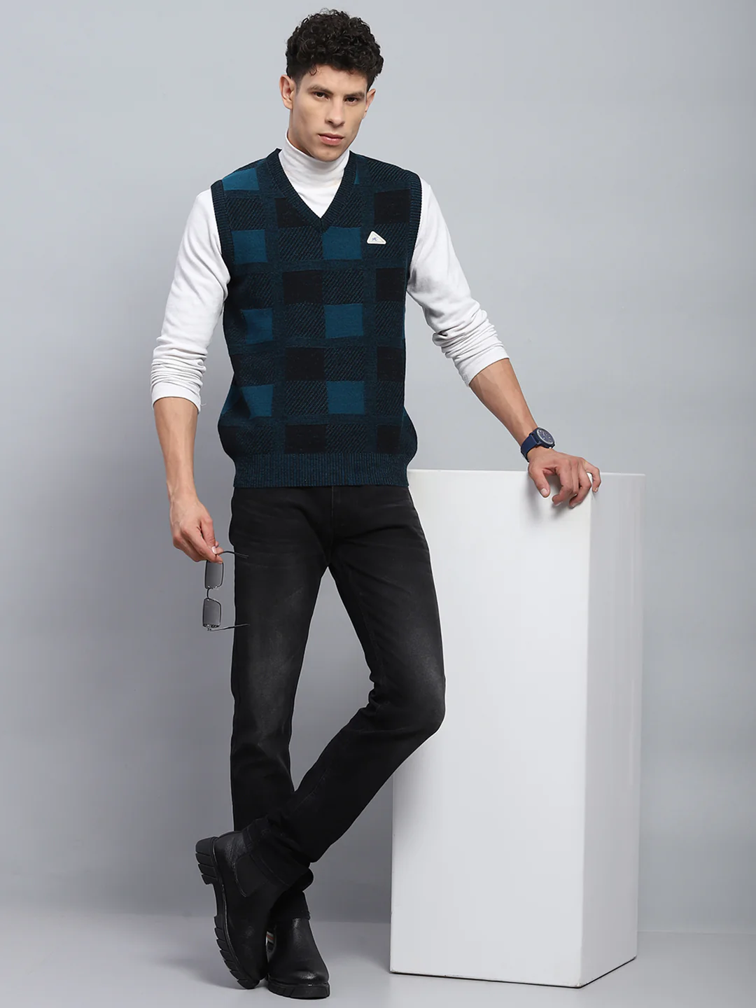 Men Navy Blue Self Design V Neck Sleeveless Sweater - Image 2