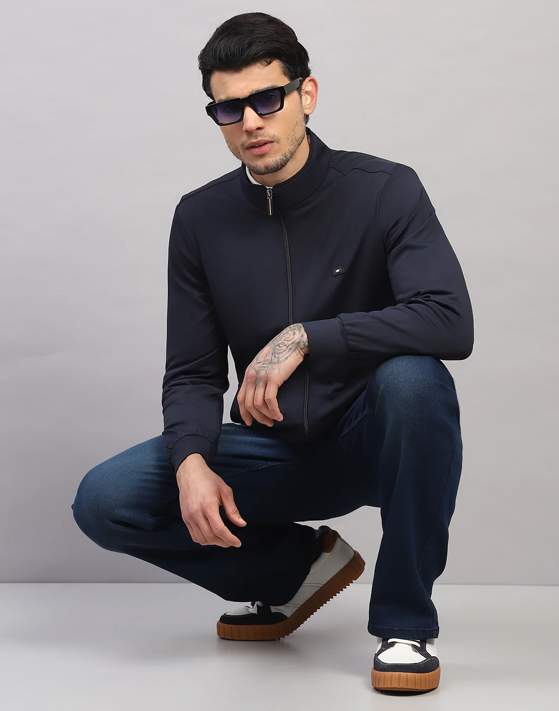 Men Navy Blue Solid Collar Full Sleeve Sweatshirt - Image 5