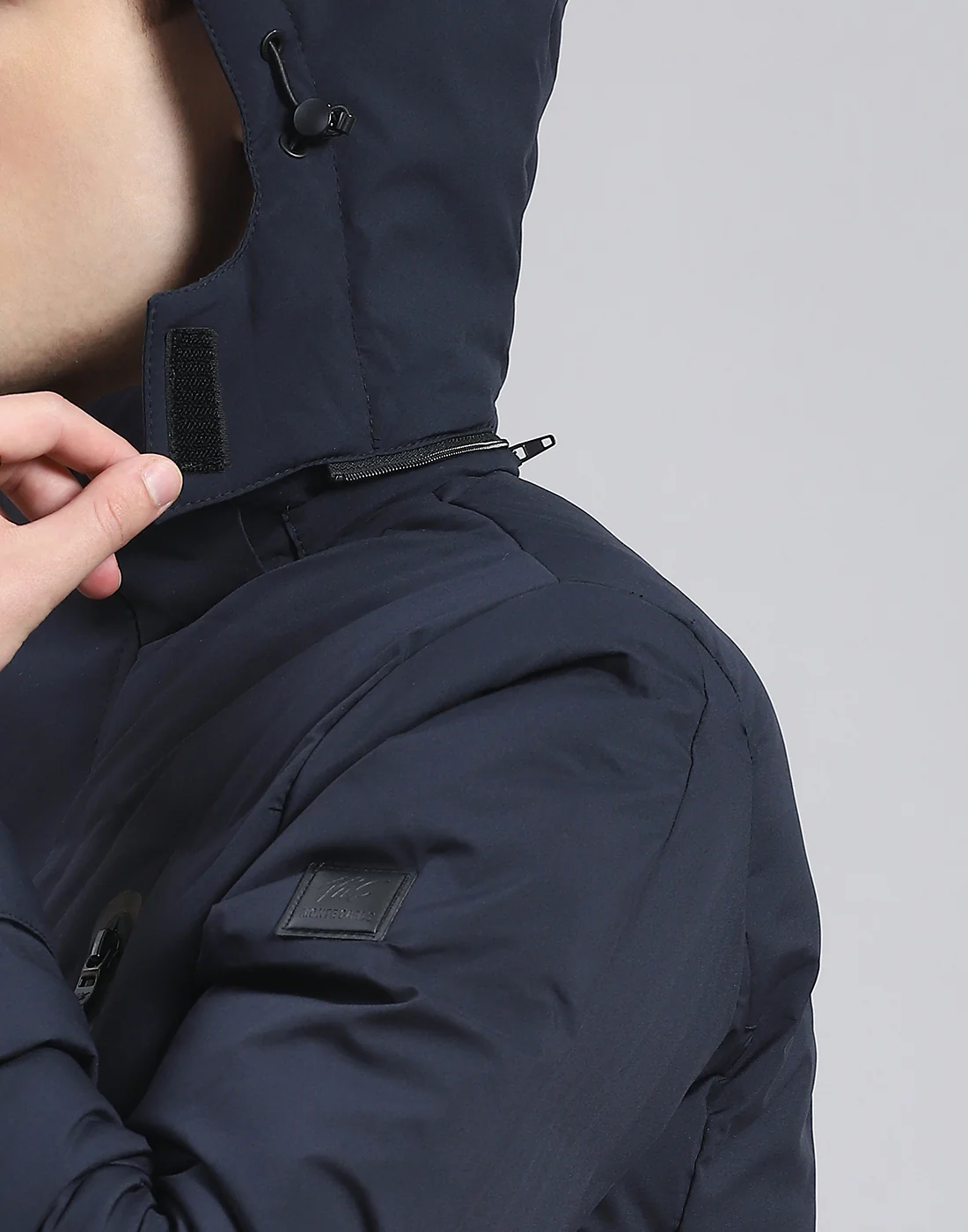 Men Navy Blue Solid Hooded Full Sleeve Jacket - Image 7