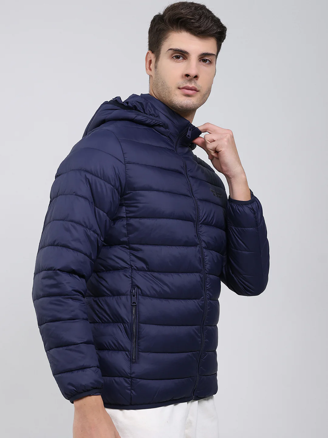 Men Navy Blue Solid Hooded Full Sleeve Heating Jacket - Image 4
