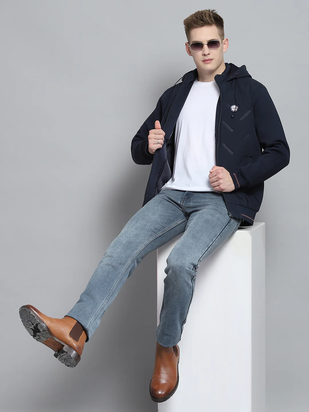 Men Navy Blue Solid Hooded Full Sleeve Sweatshirt - Image 2