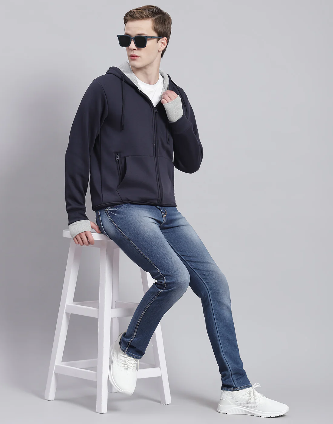 Men Navy Blue Solid Hooded Full Sleeve Sweatshirt - Image 3