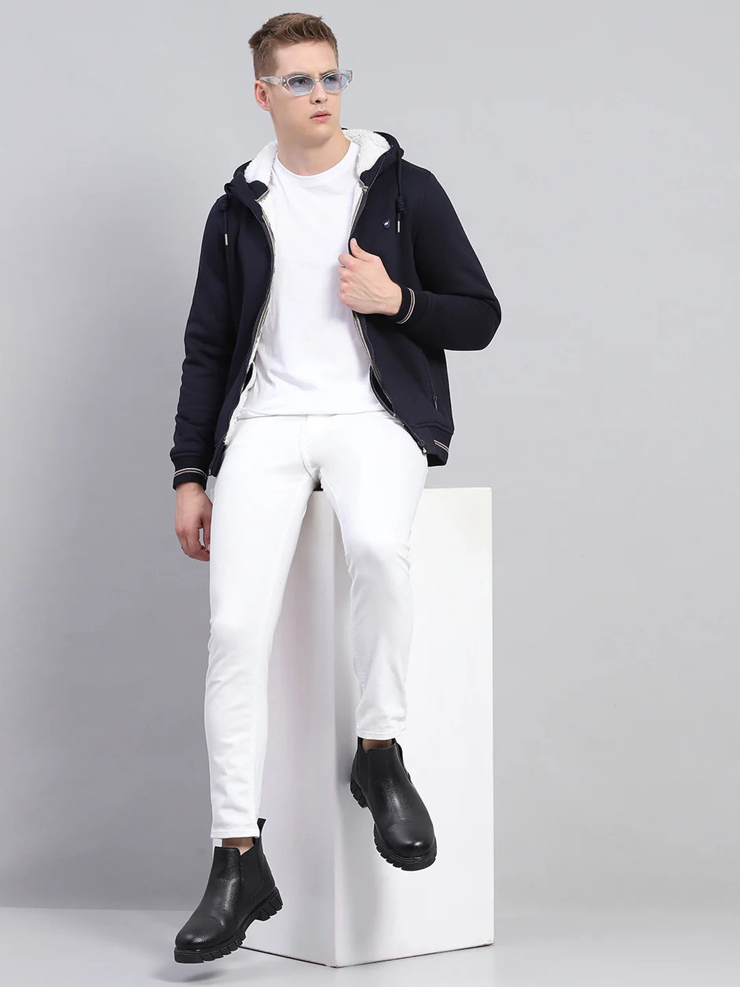 Men Navy Blue Solid Hooded Full Sleeve Sweatshirt - Image 2