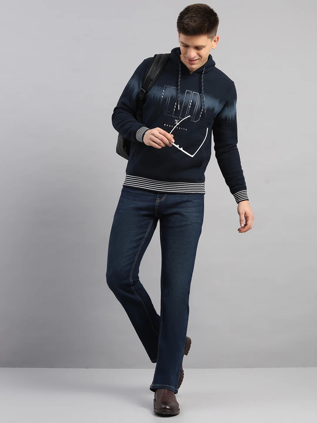 Men Navy Blue Solid Hooded Full Sleeve Sweatshirt - Image 2