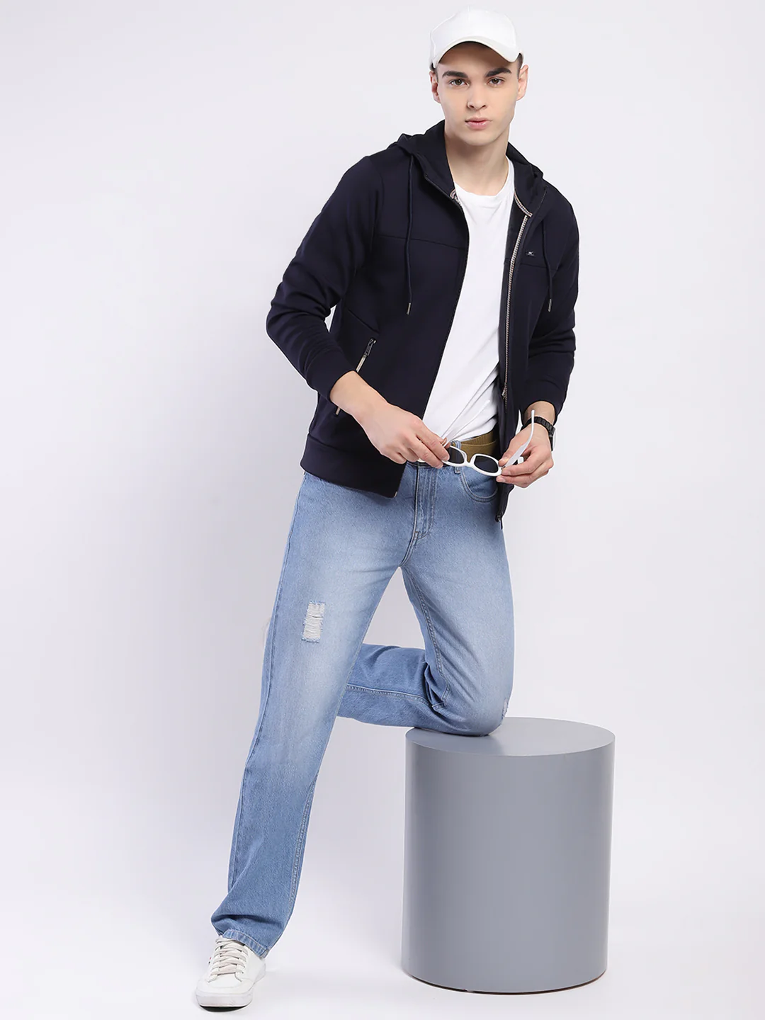 Men Navy Blue Solid Hooded Full Sleeve Sweatshirt - Image 2