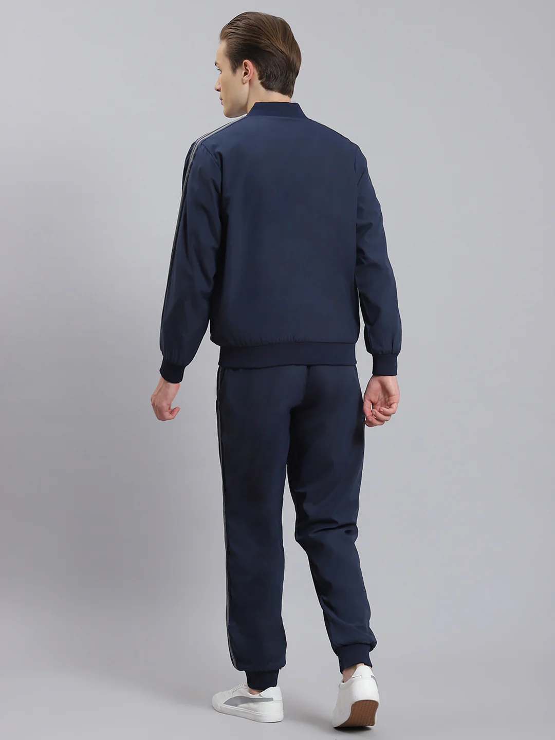 Men Navy Blue Solid Mandarin Collar Full Sleeve Tracksuit - Image 4